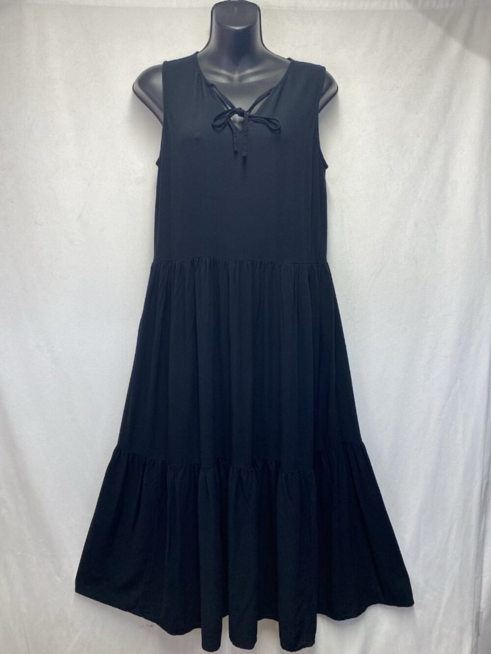 Treasure & Bond Sleeveless Tiered Midi Dress Women Small Black Split Tie Neck
